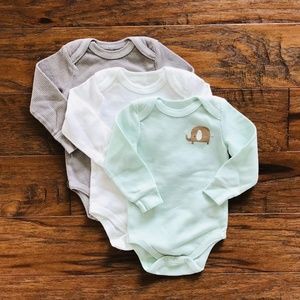 ✨NWOT 3 Piece 6-9 Month Old Onesie Set